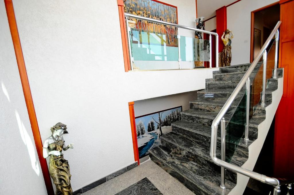Hotel Lubjana Tirana Eksteriør billede